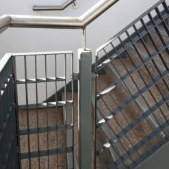 Alto 33 steel grating stair balustrade