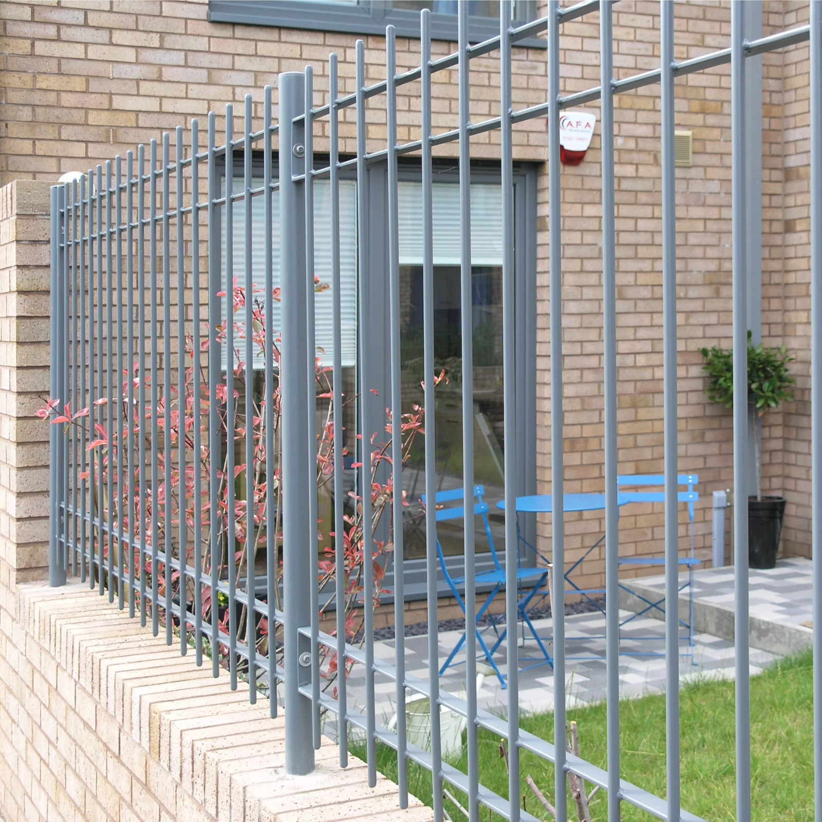 contemporary railing fence at Bellevue Colonies residential development in Edinburgh