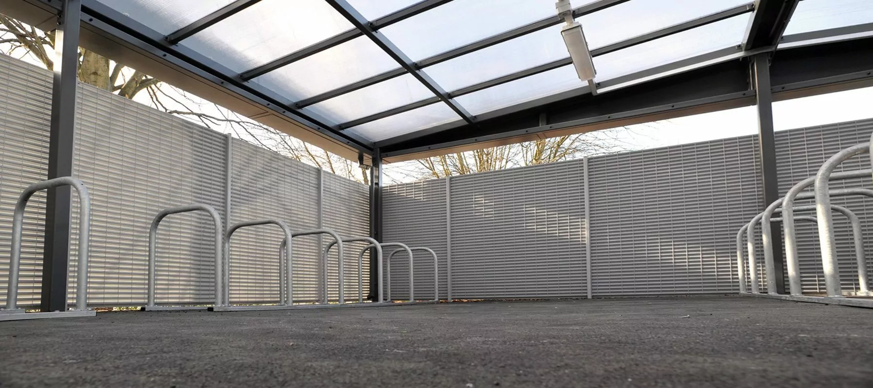 Banner Italia 100 bin and bike store Bet 365 02