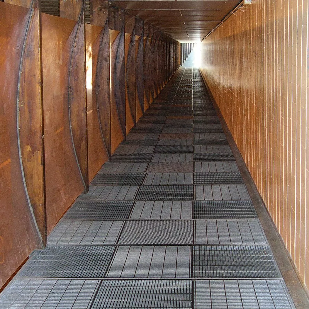 PL 66x11 floor grating chequerboard panels