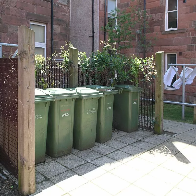 Piazza-66 & Piazza-44 18 LangFulton screening panels plant trellis wheelie bin store Maryhill 1