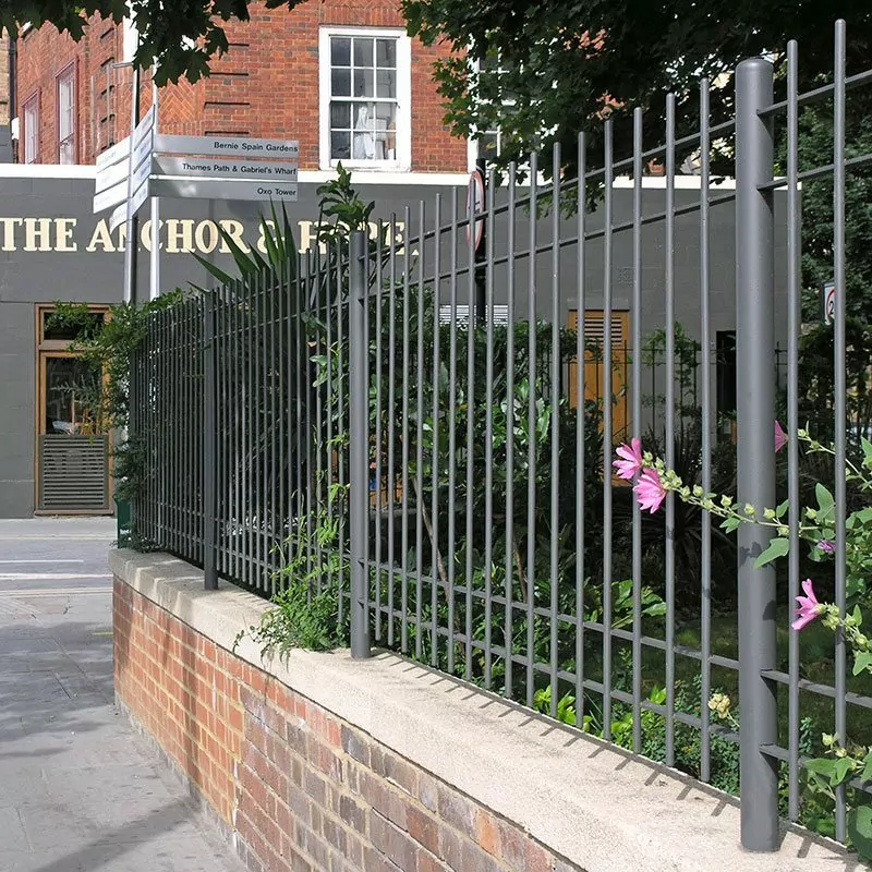 Modena bespoke railing Southwark 02