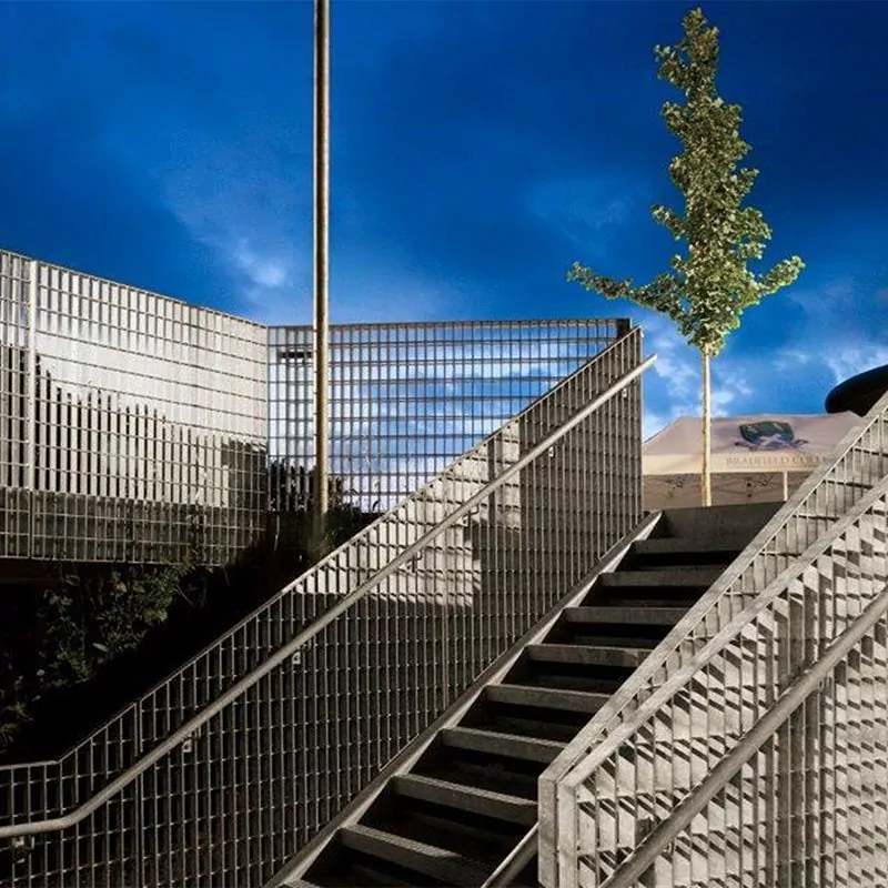 DemiAlto 55x110 50x5 structural post free balustrade steel grating 1