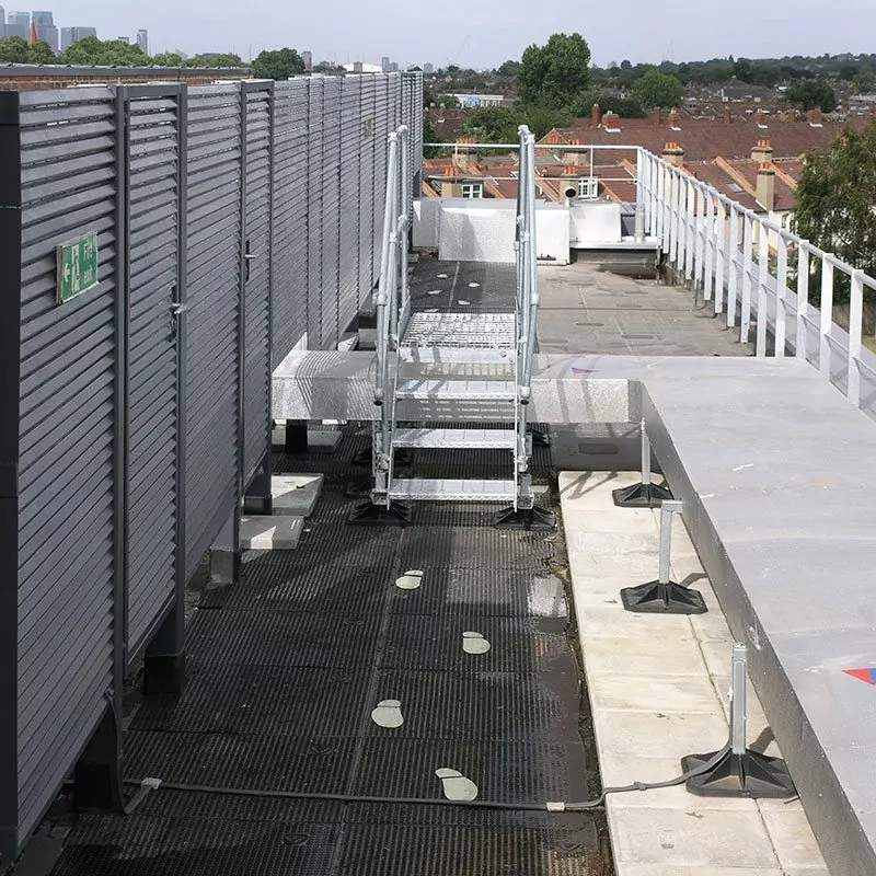 Italia 80 Alleyns School louvres top screening 12