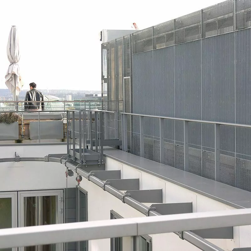 Micro 15 Stereo 4H Hilton Tower London roof top sreening 02