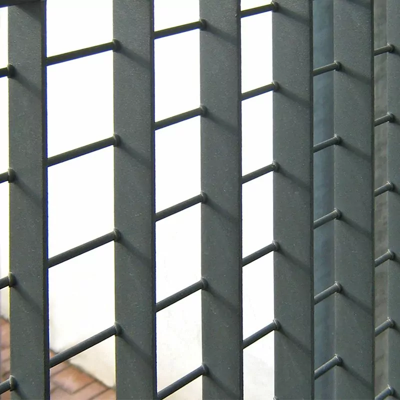 Piazza-66 & Piazza-44 7 Piazza 44 steel grating detail
