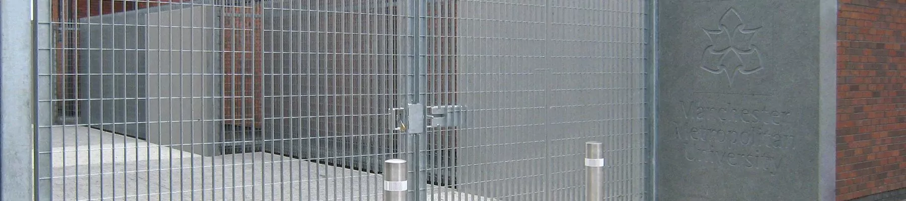 Banner Customised grating fence Como Manchester University Banner Customised grating fence Como Manchester University