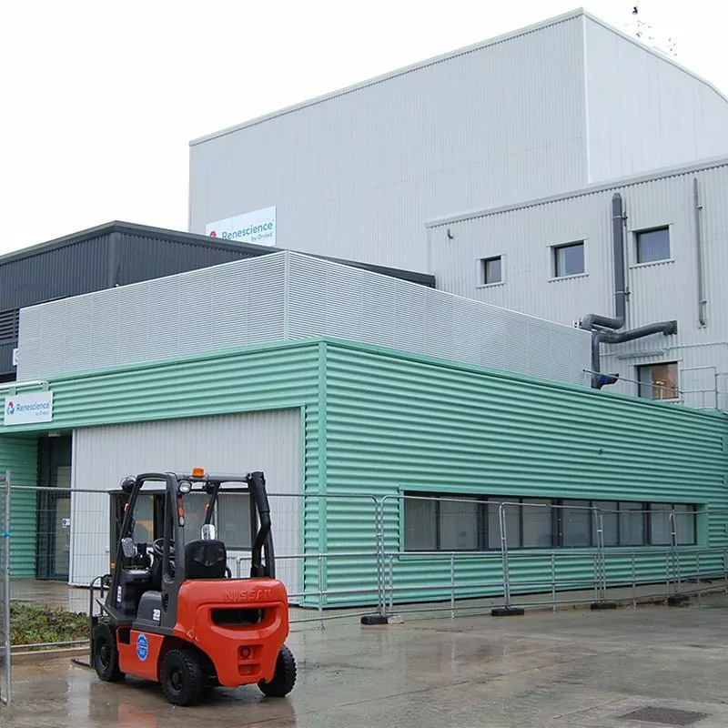 roof top plant screen louvre panels Italia 100 Orsted REnescience Northwich3