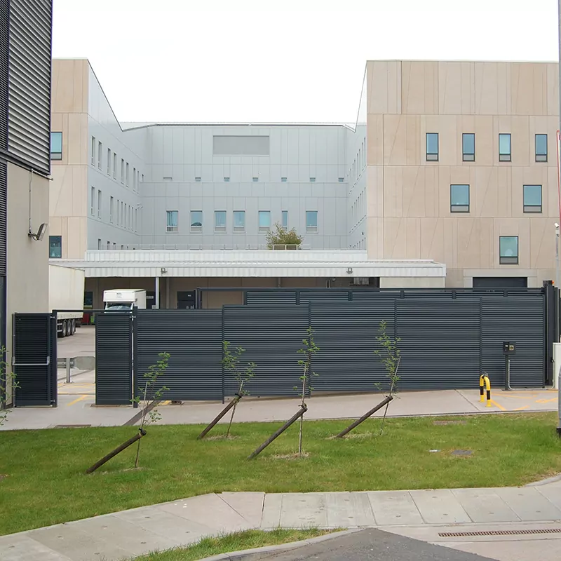 Italia-100 Fences 17 Louvred screen compound DG Hospital 10