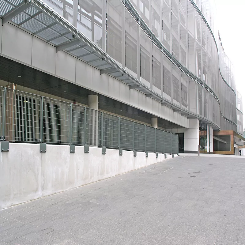Novara-34 15 LF grating fence balustrade Novara 34 Holland Park School 12