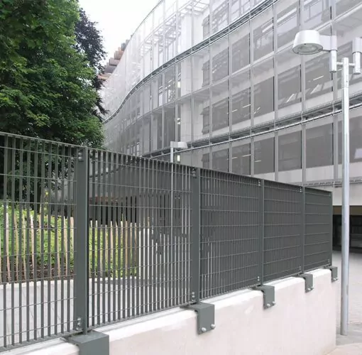 LF grating fence balustrade Novara 34 Holland Park School 20