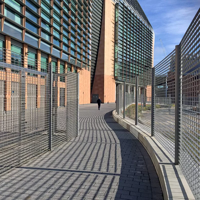 Roma 4 bespoke grating fence Francis Crick 2