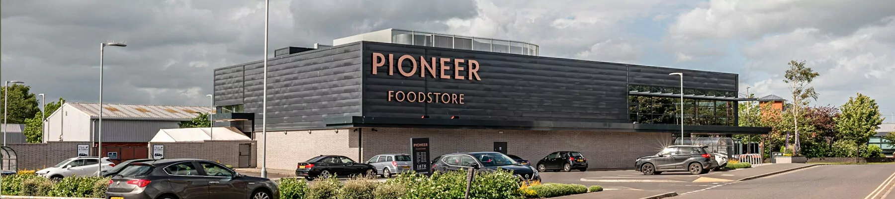 Italia 80V Pioneer Food Store 1banner Italia 80V Pioneer Food Store 1banner